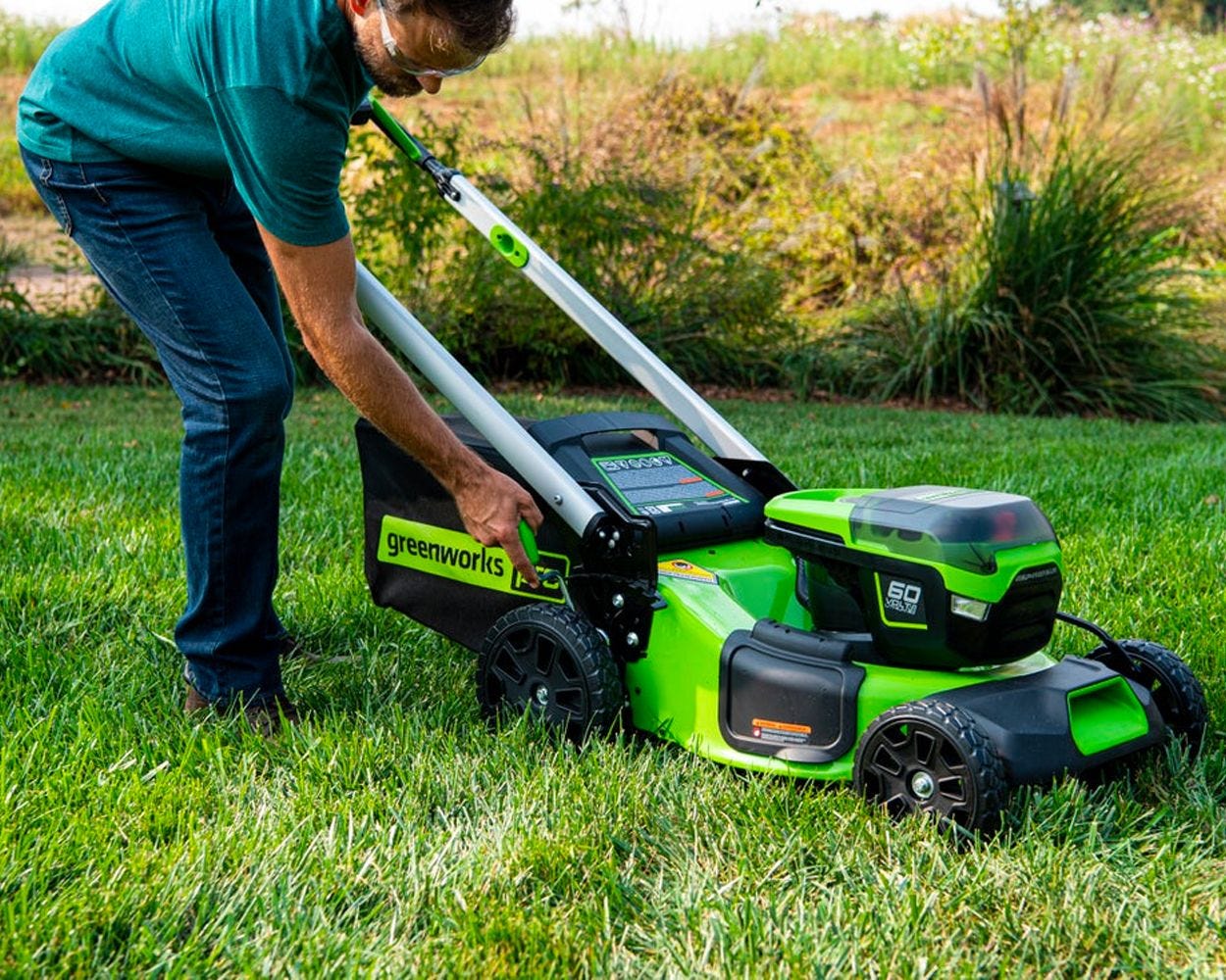 60V 21" Cordless Battery Push Mower and 610 CFM Blower Combo Kit w/ 5.0Ah Battery and Charger - Image 3