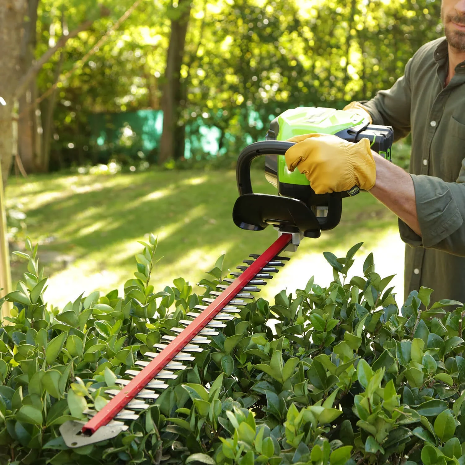 80V 16" Cordless Battery String Trimmer, 730 CFM Blower and 26" Hedge Trimmer Combo Kit: 2.0 Ah Battery and Charger - Image 14
